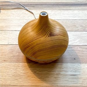 Essential oil diffuser or mini humidifier water diffuser